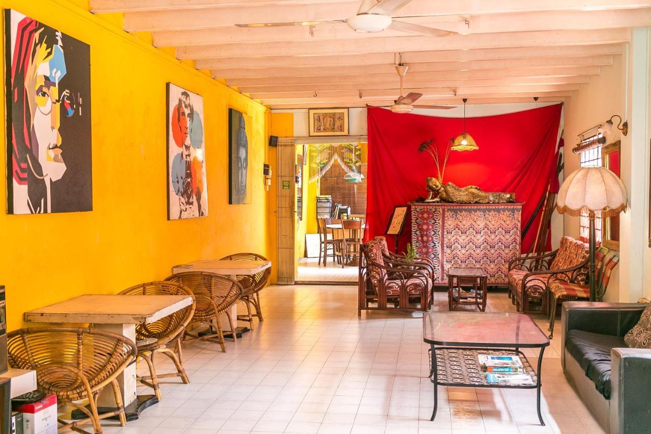 Voyage Home&Guesthouse Malacca Extérieur photo